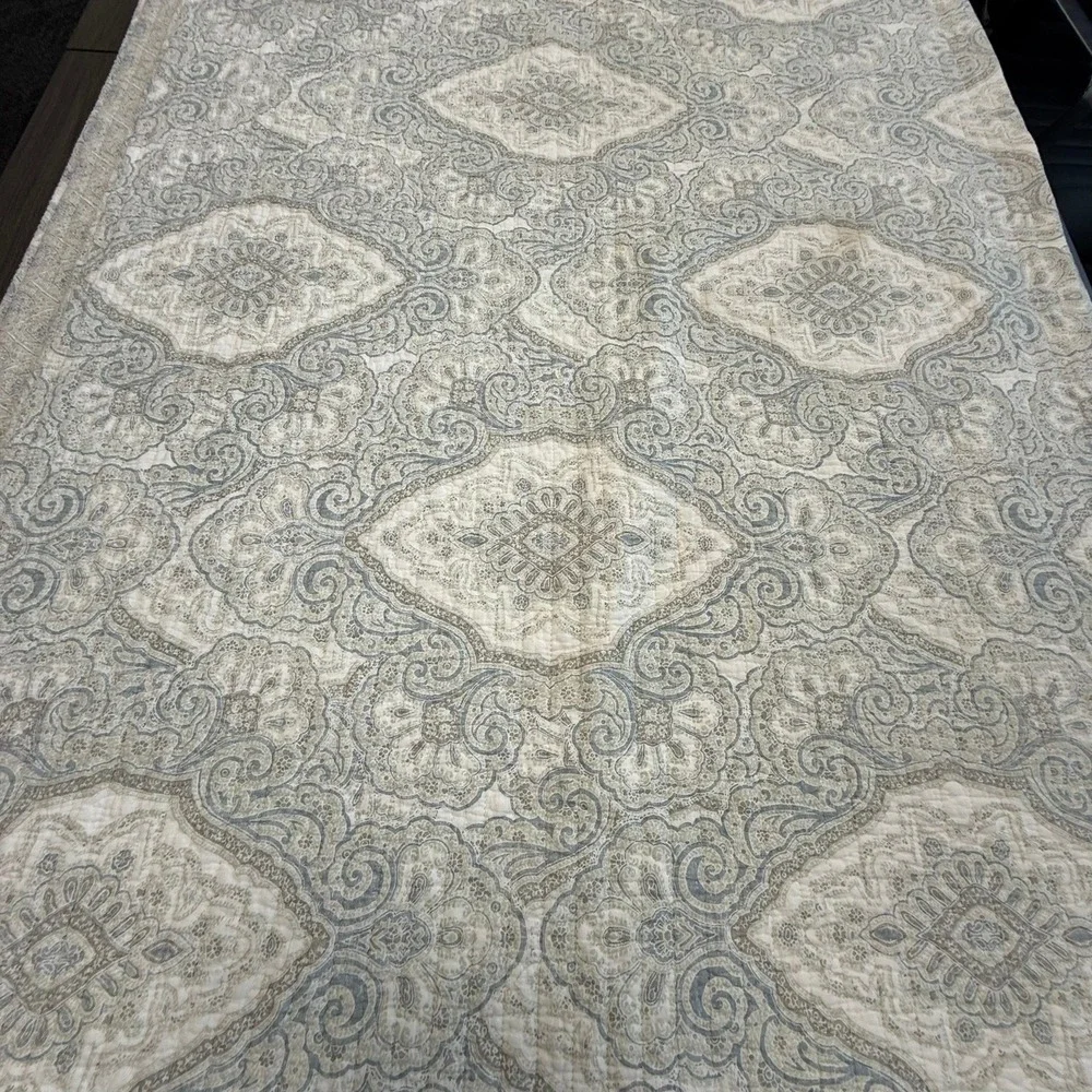 Reversible Paisley Medallion Quilted Bedspread Blue Tan Cream Coverlet